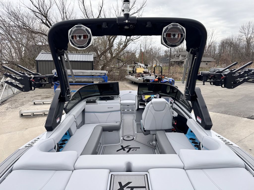 2022 MasterCraft XT21