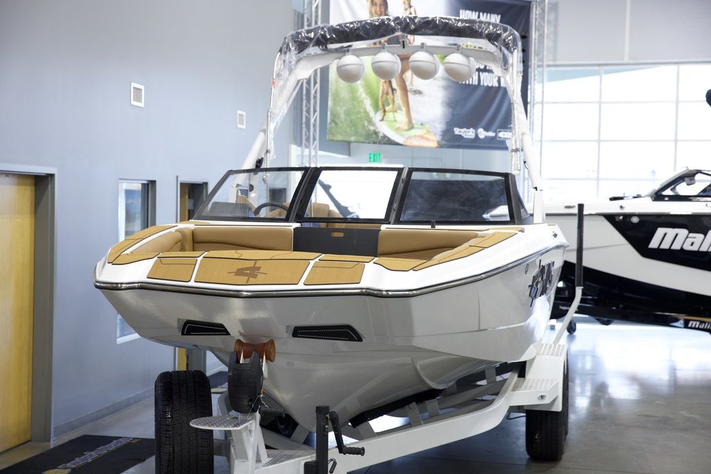 2025 Axis Wake Research A225