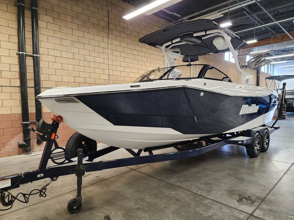2025 Malibu Boats 26 LSV