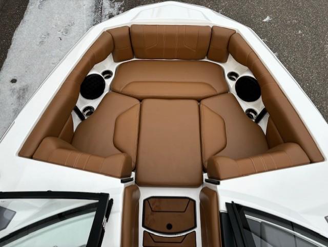 2022 Malibu 21 LX