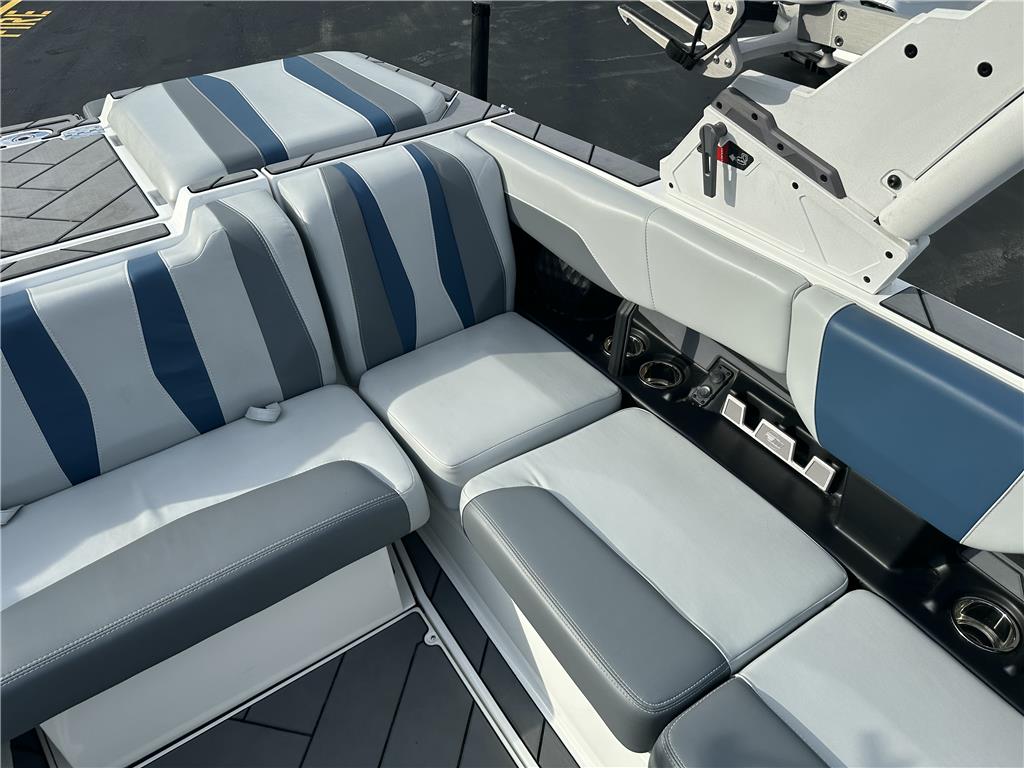 2023 Malibu 22 LSV WAKESETTER TB **Price Reduced**