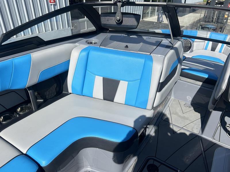 2022 Malibu 23 LSV