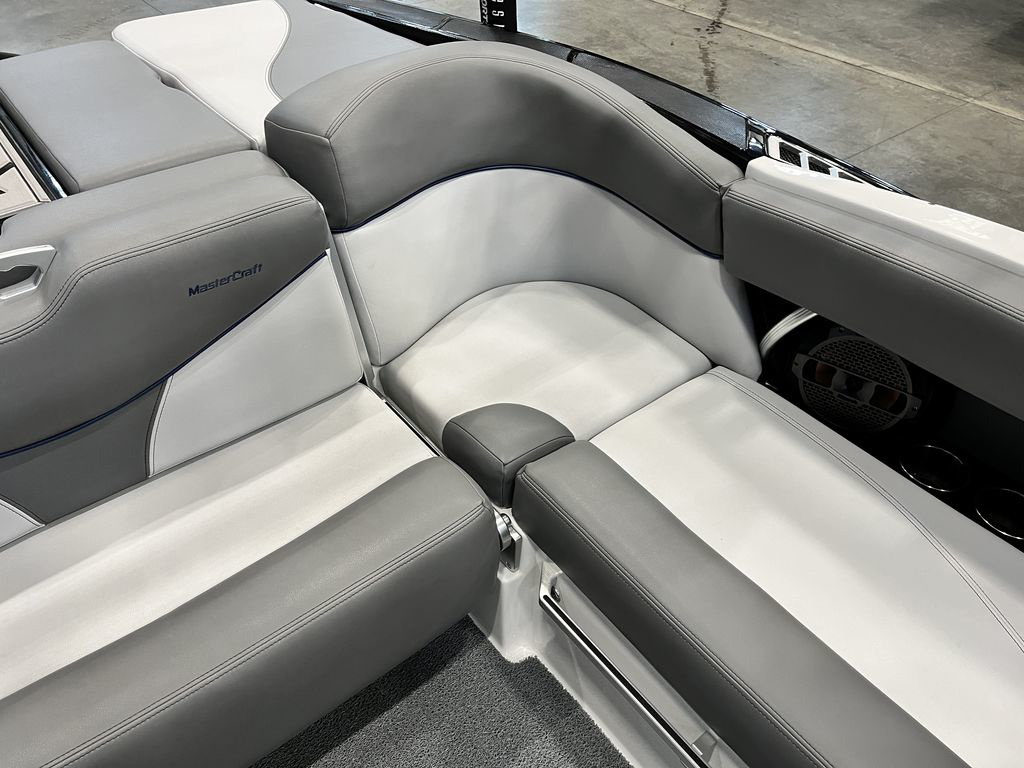 2019 MasterCraft XT23