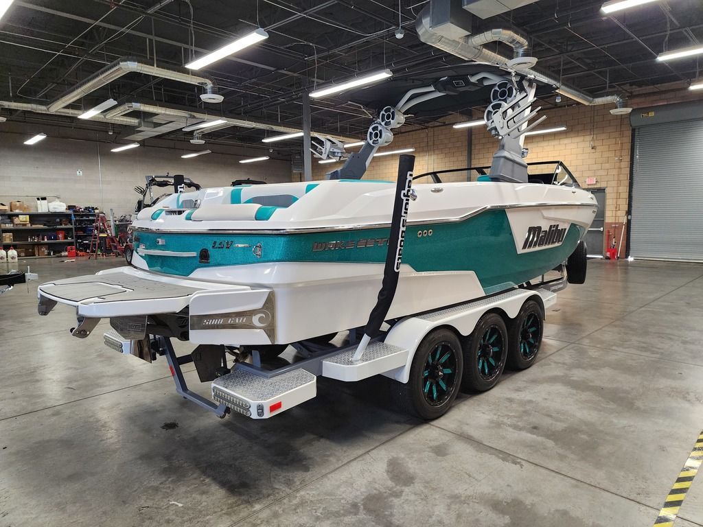 2019 Malibu Boats 25 LSV
