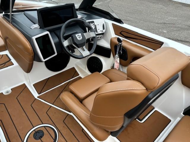 2022 Malibu 21 LX