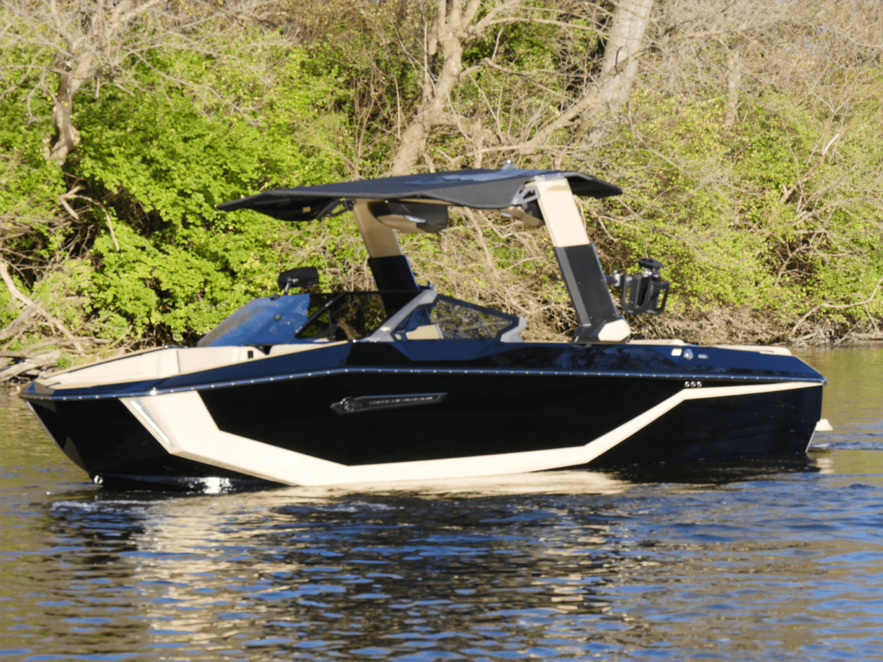 2025 Nautique G23 – Jet Black/Sahara Sand