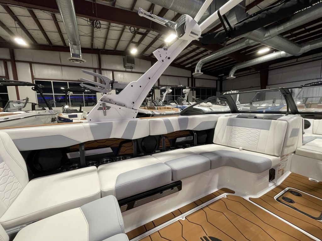 2025 Malibu Boats 23 MXZ