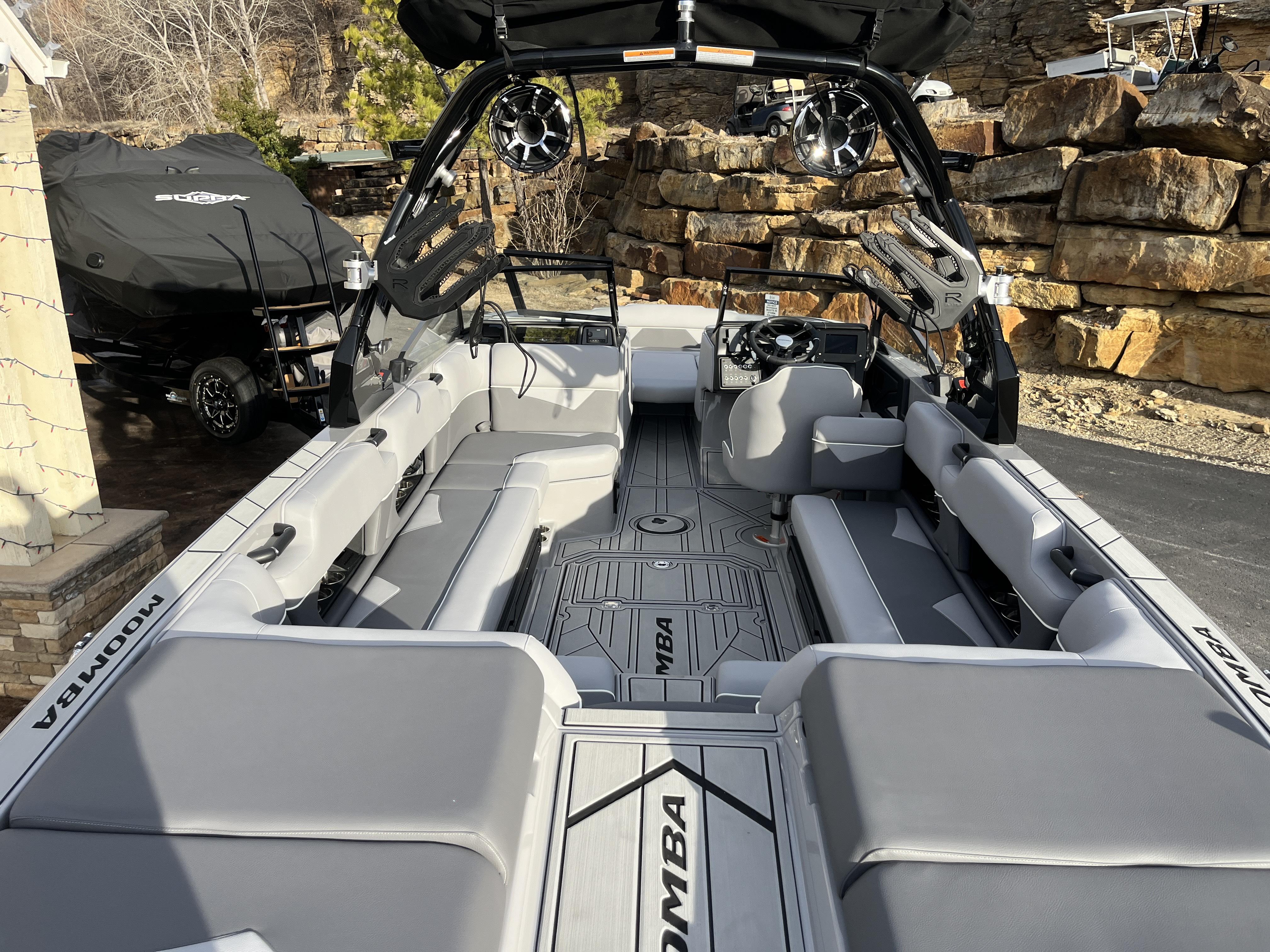 2025 MOOMBA Makai