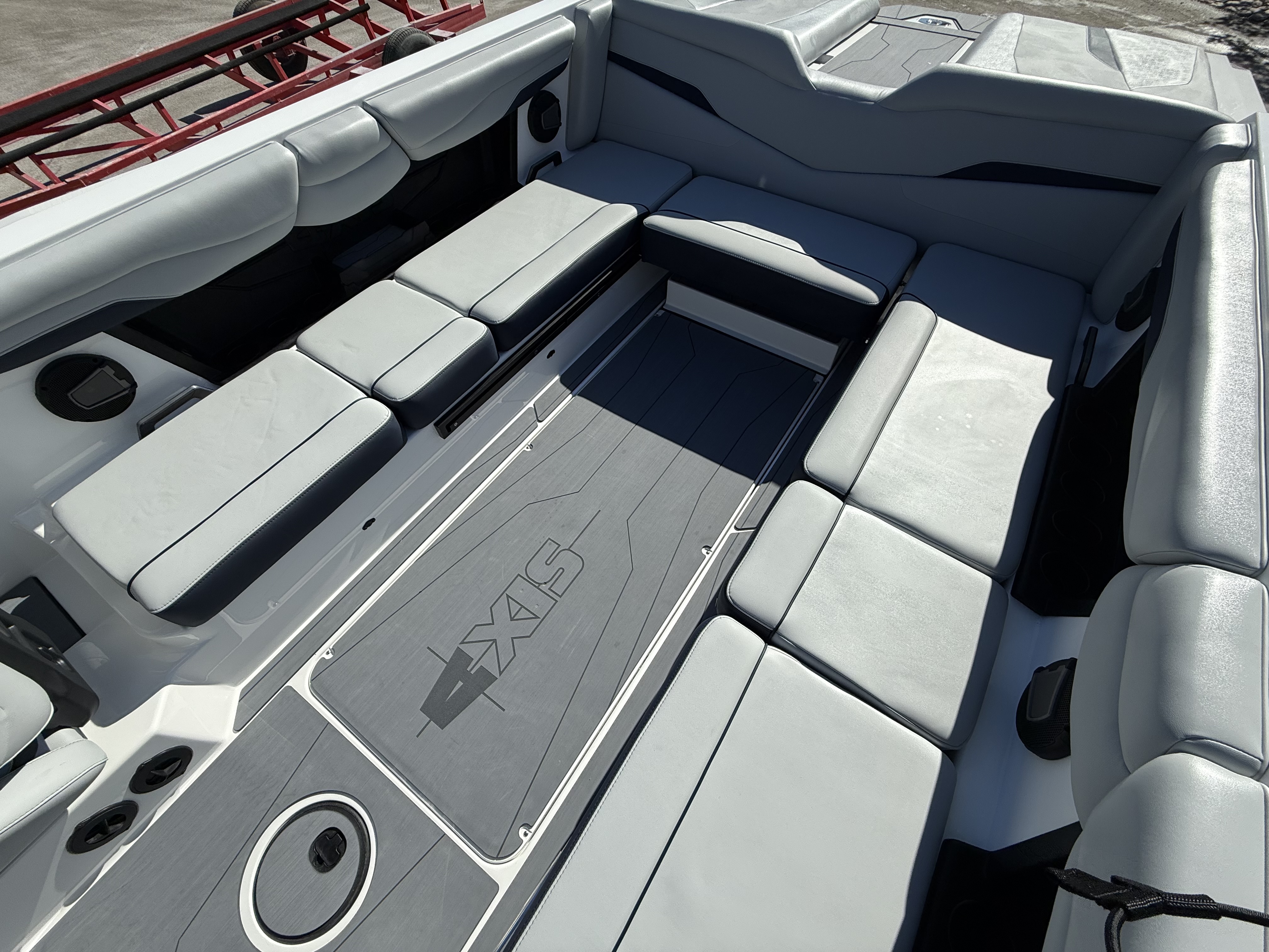 2025 Axis T250