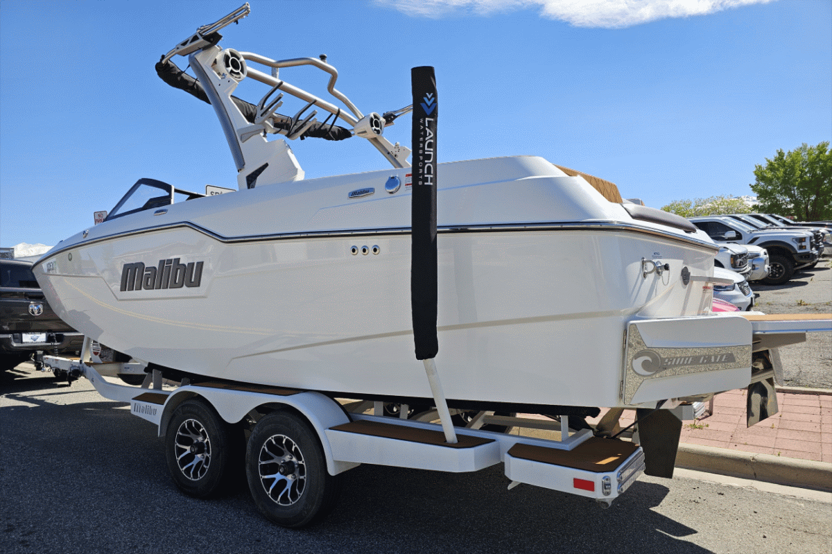 2021 Malibu M220 M6DI engine and upgraded trailer