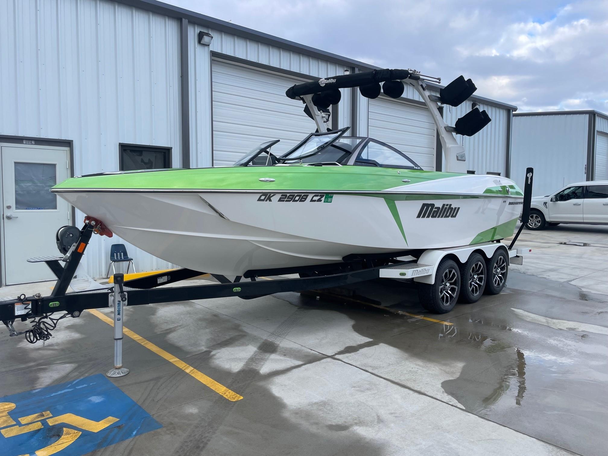 2018 Malibu 25LSV Brochure Boat