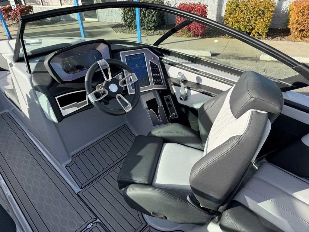 2022 MasterCraft XT23