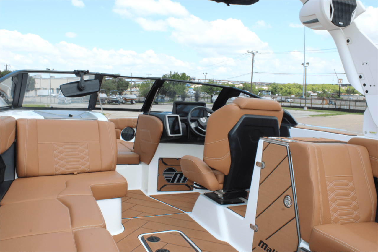 2024 Malibu 25 LSV