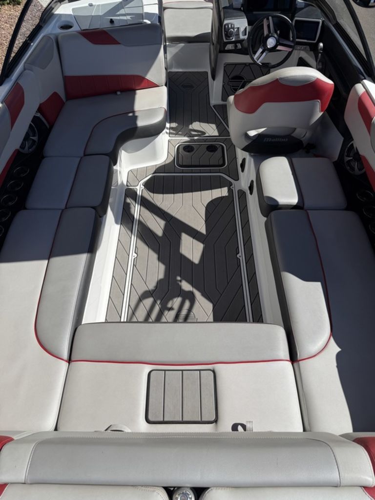 2018 Malibu Boats 23 LSV