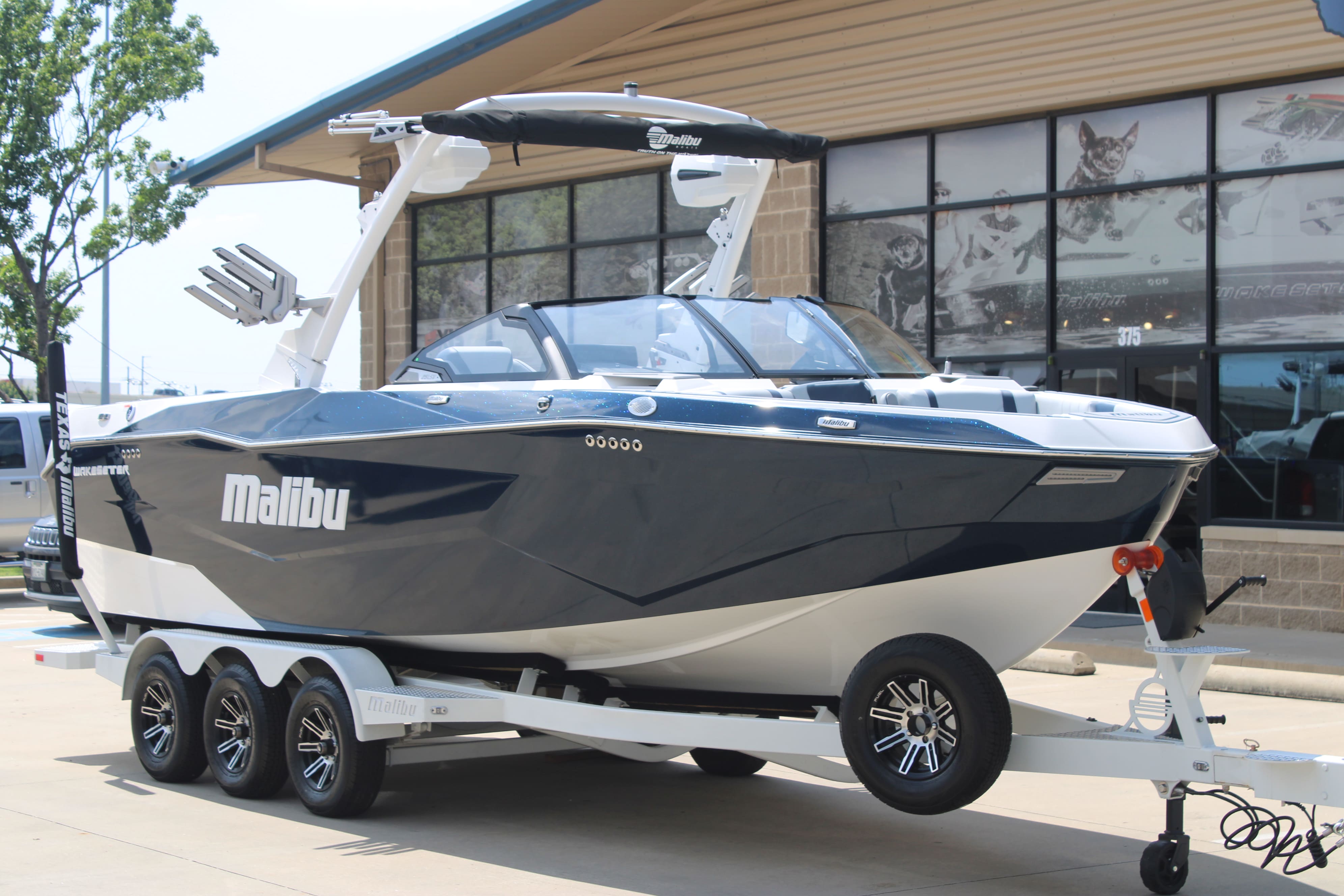 2025 Malibu 25 LSV