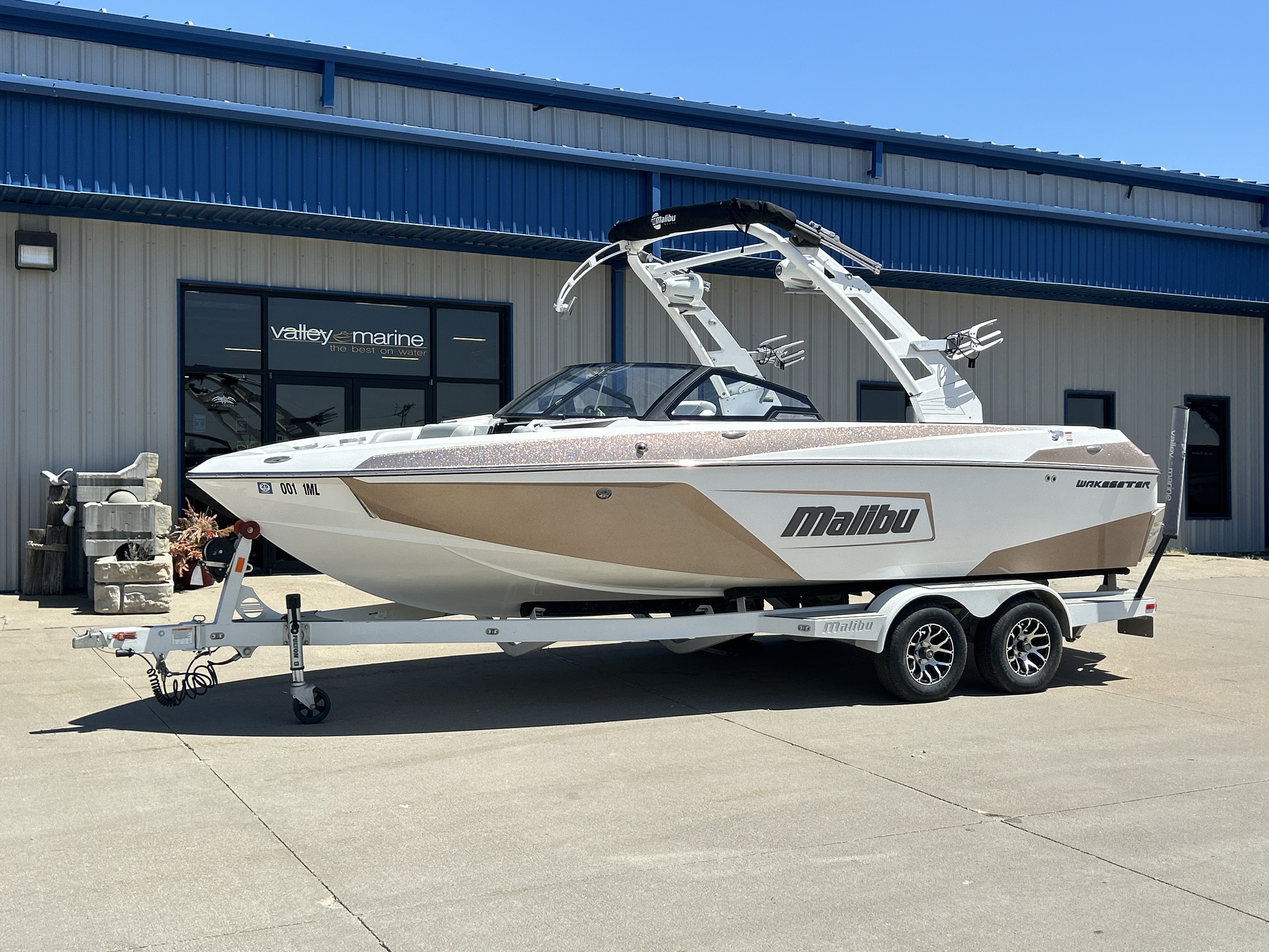 2020 Malibu 22 LSV Icon