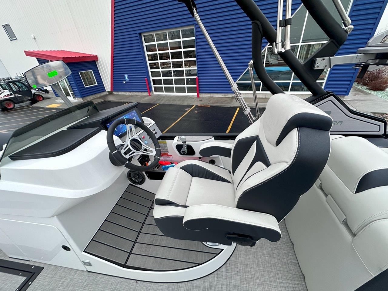 2024 Montara 25' Surf Boss