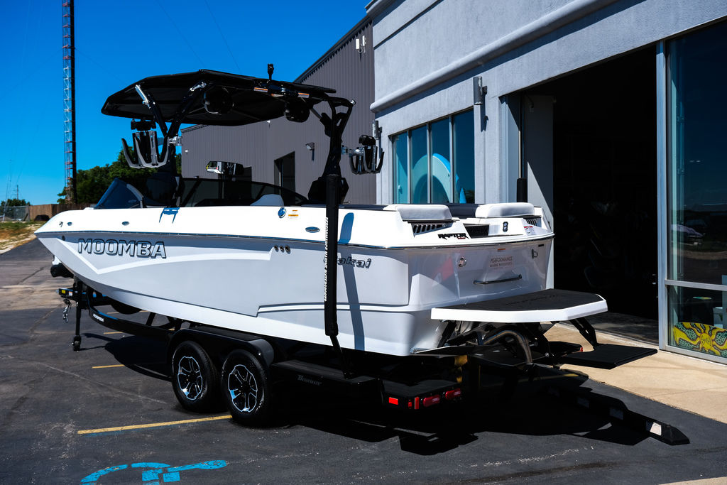 2025 MOOMBA MAKAI