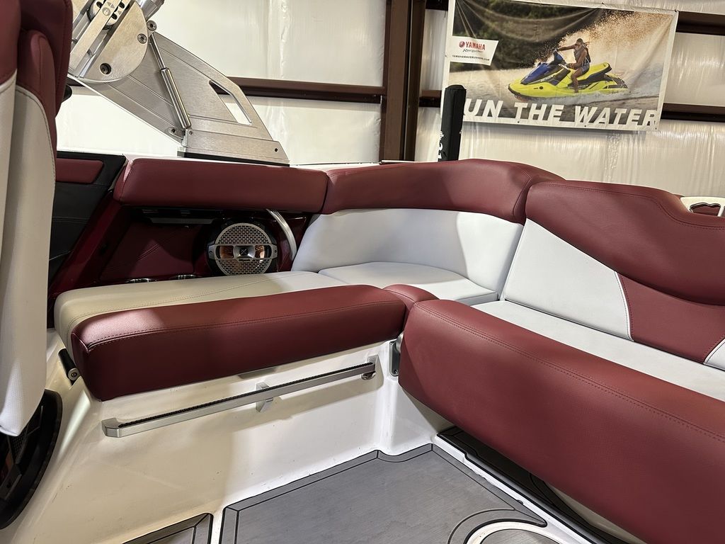 2022 MasterCraft XT20
