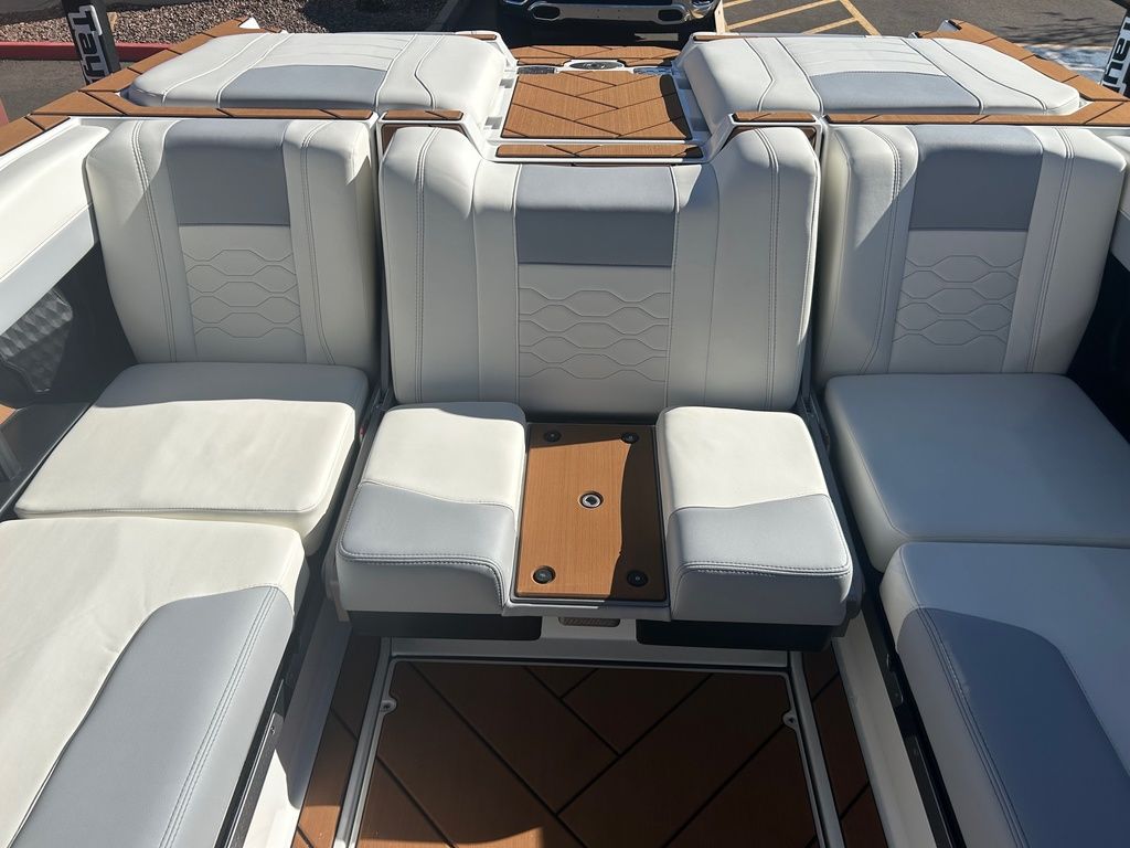 2025 Malibu Boats 23 LSV