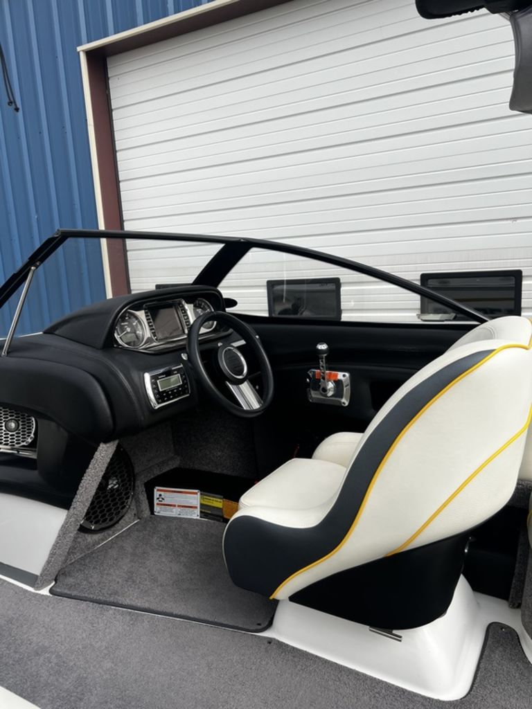 2014 Malibu Boats Wakesetter 21 VLX