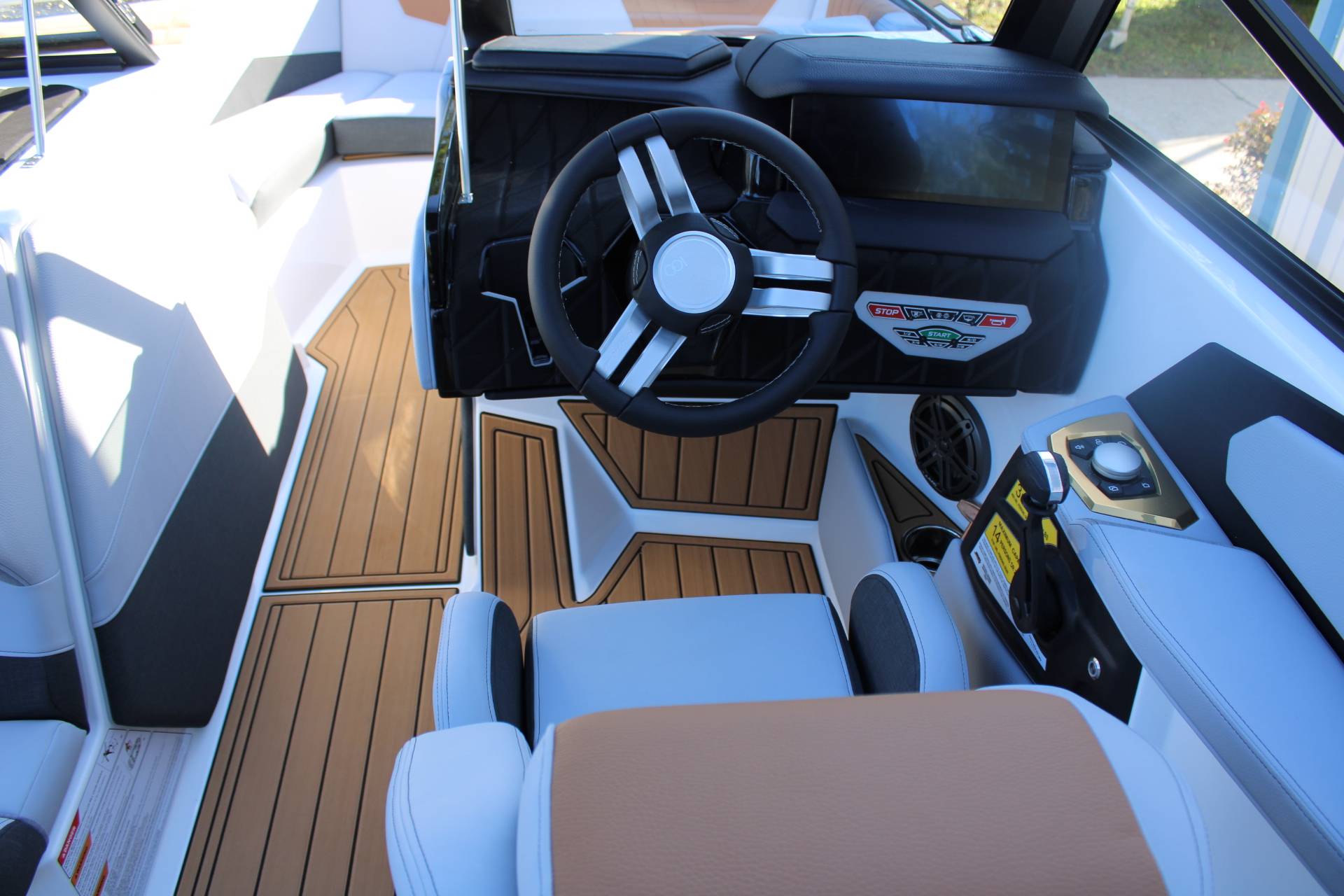 2025 Nautique S21