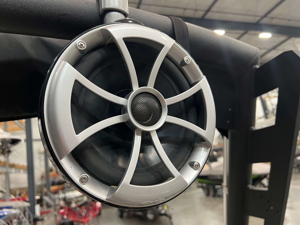 2018 Axis Wake Research T22