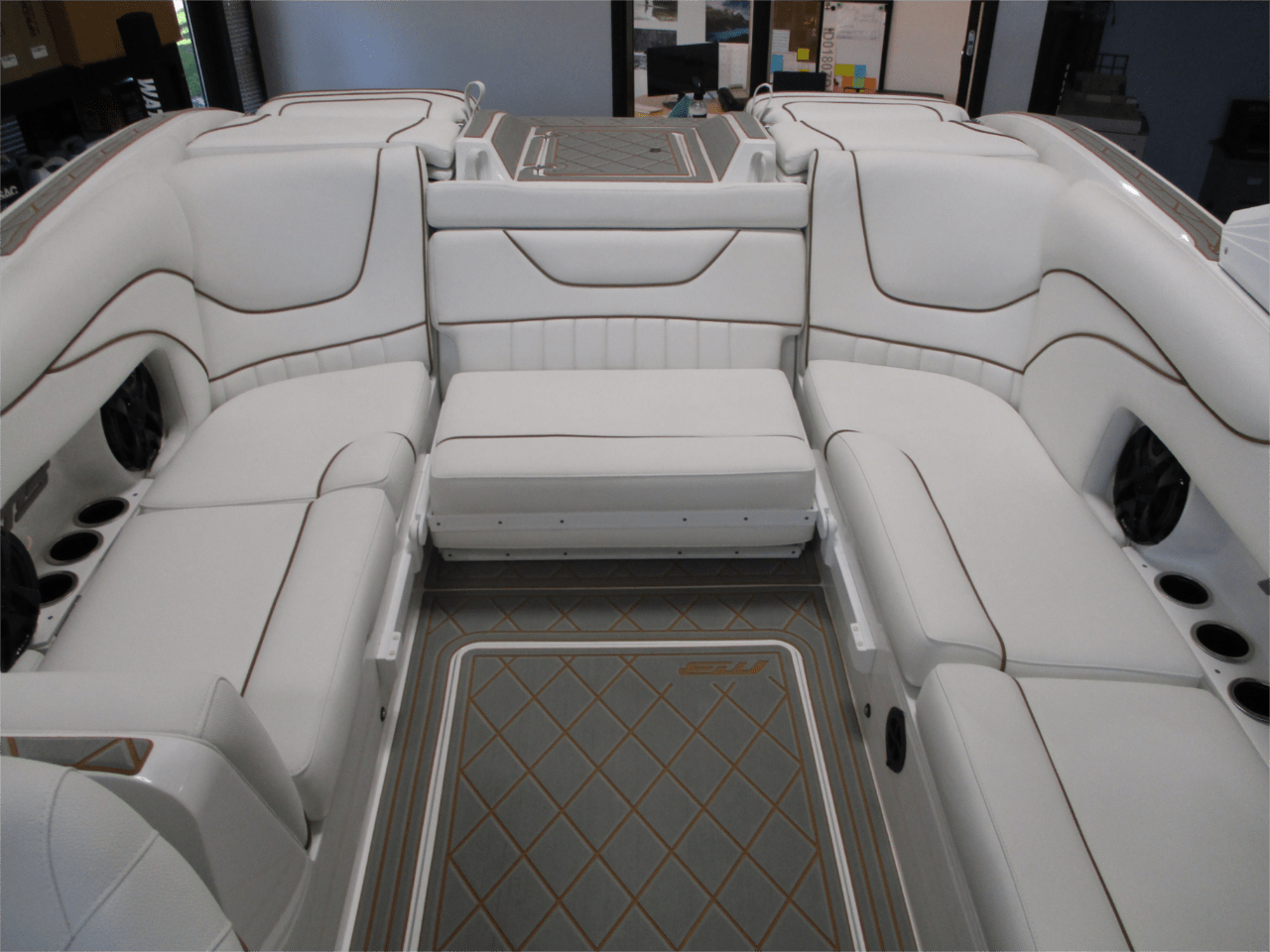 2025 MB SPORTS B52 23’ ALPHA