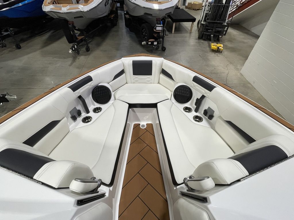2025 Malibu Boats 26 LSV