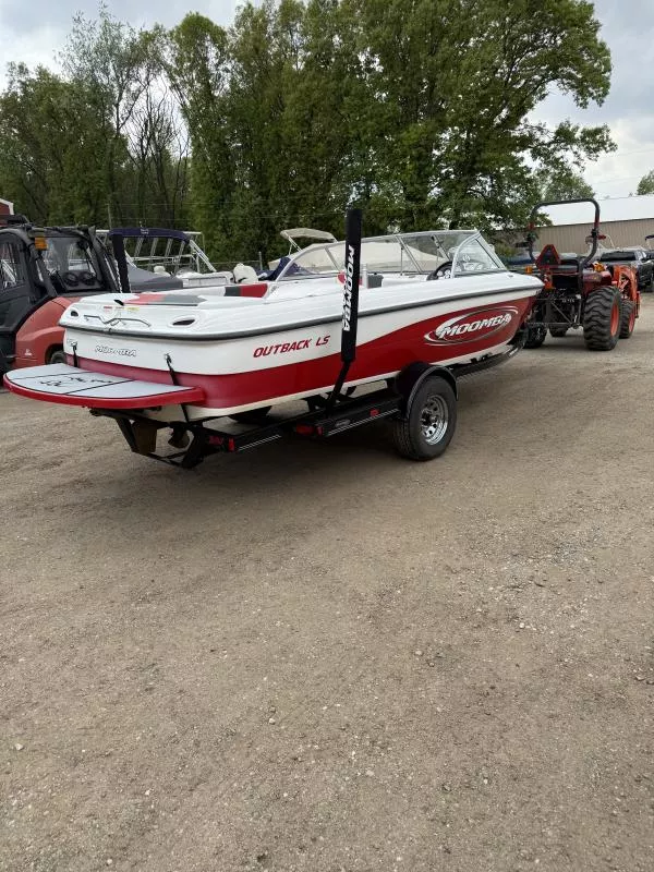 2005 Moomba Outback 