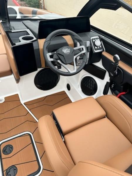 2025 Malibu 22 MXZ