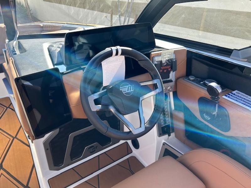 2025 Malibu M242