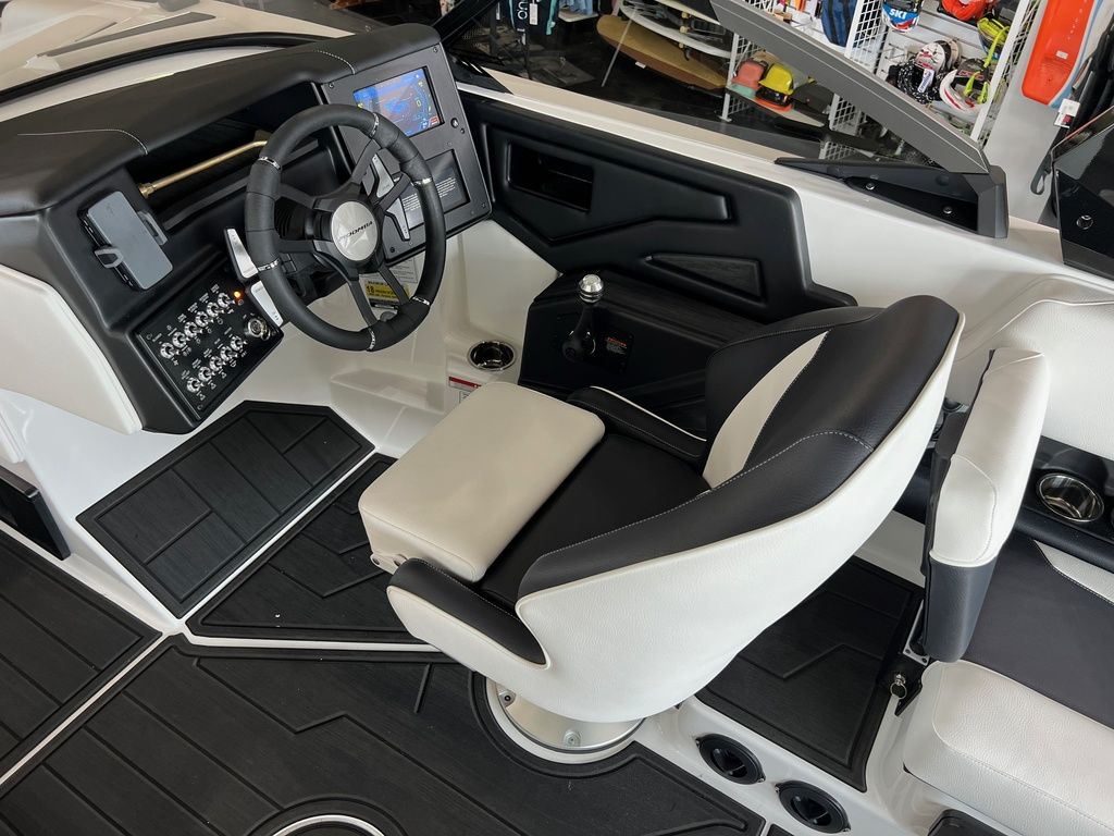 2025 MOOMBA MAKAI