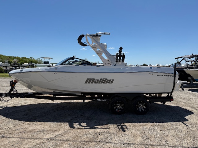 2025 Malibu 23 LSV