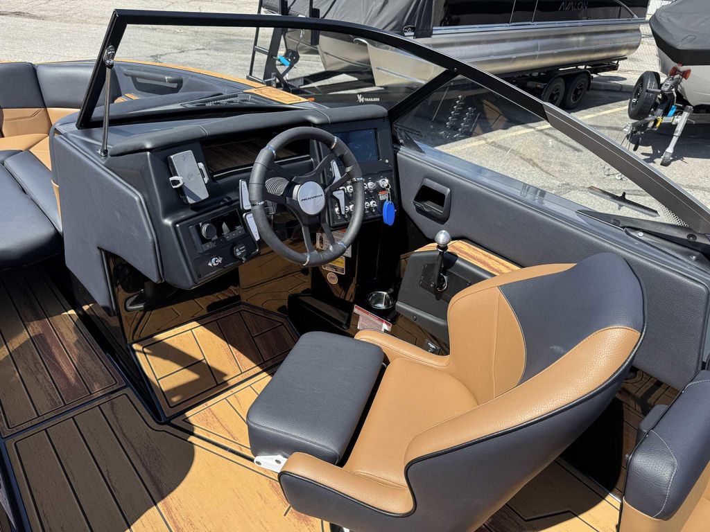 2025 MOOMBA Max