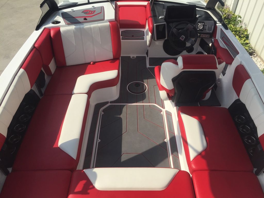 2022 Malibu Boats 21 LX Icon