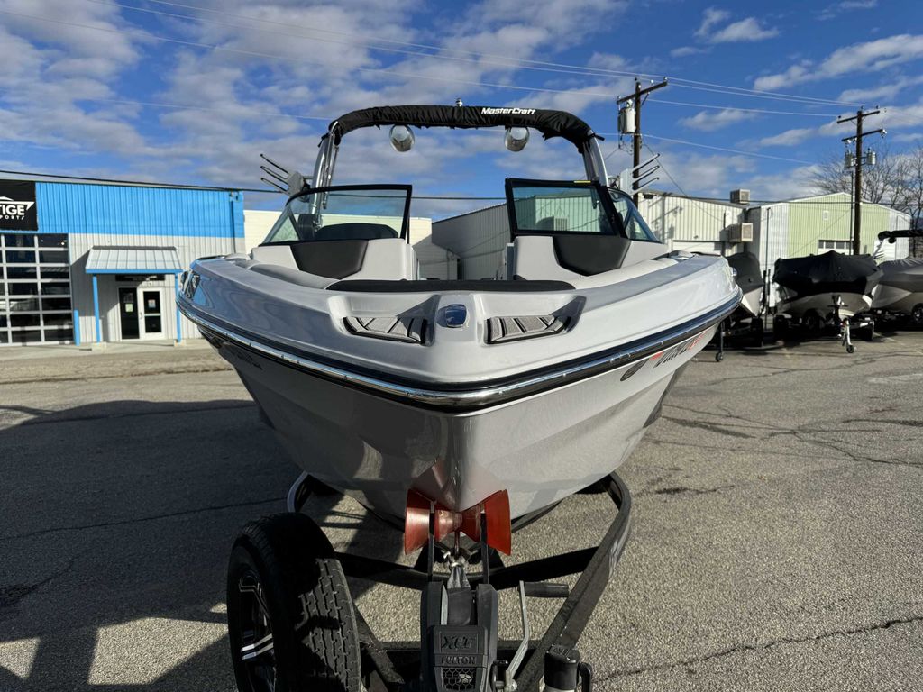 2022 MasterCraft XT23