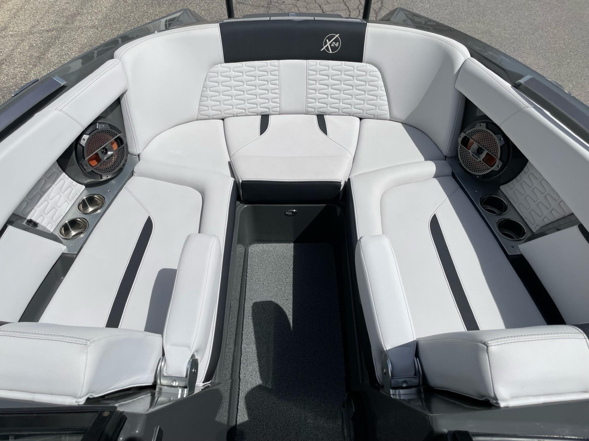 2021 MasterCraft X24