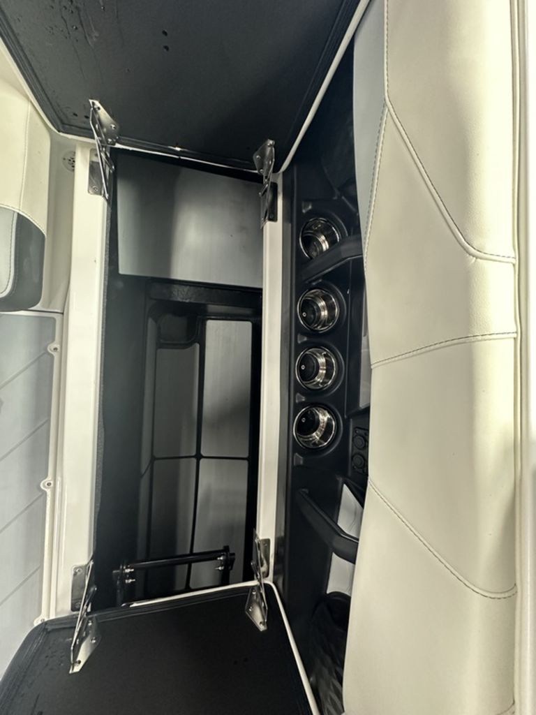 2024 Malibu Boats 23 LSV