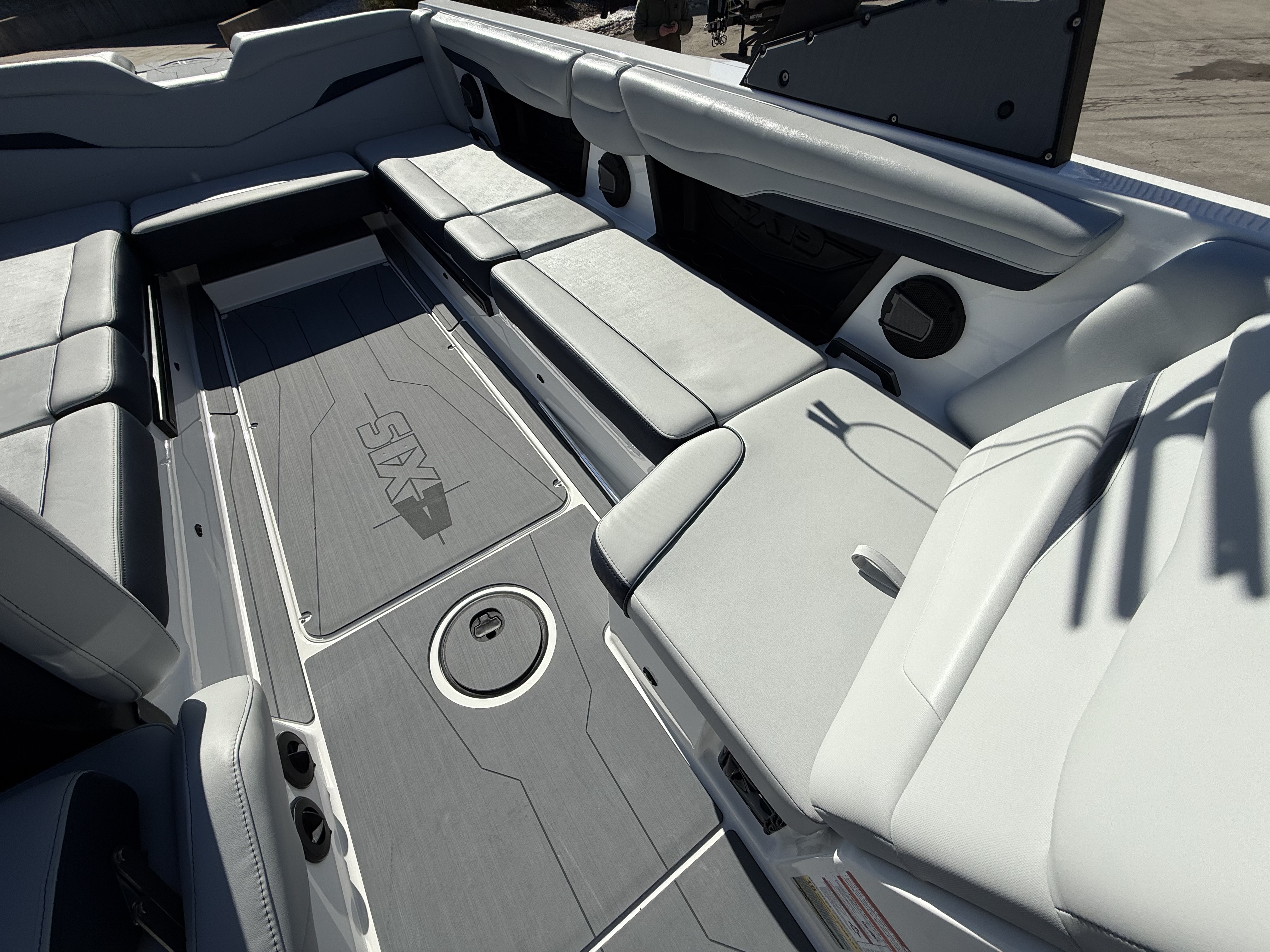 2025 Axis T250