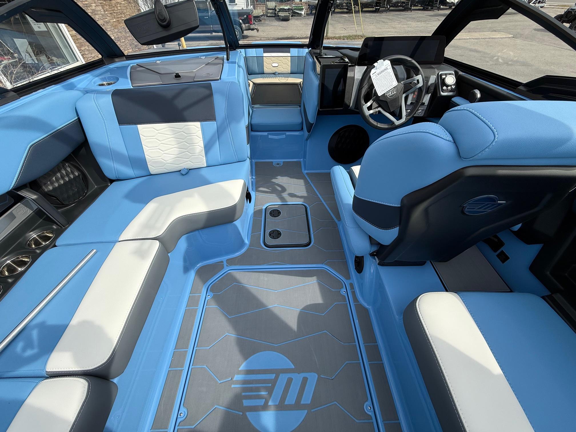 Malibu Boats Wakesetter 22 MXZ V-Drive 22 2025