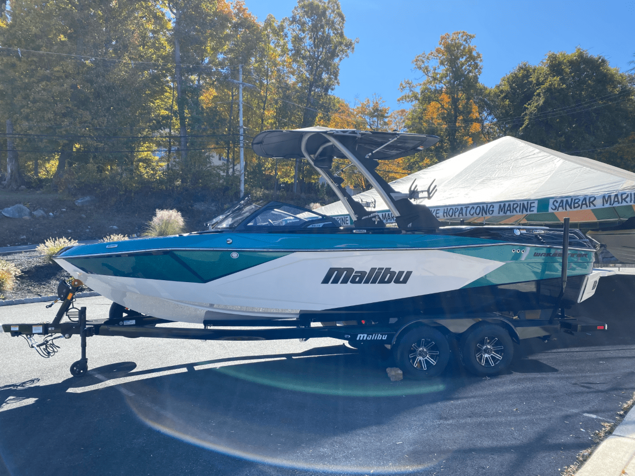 2025 Malibu 23lsv Icon