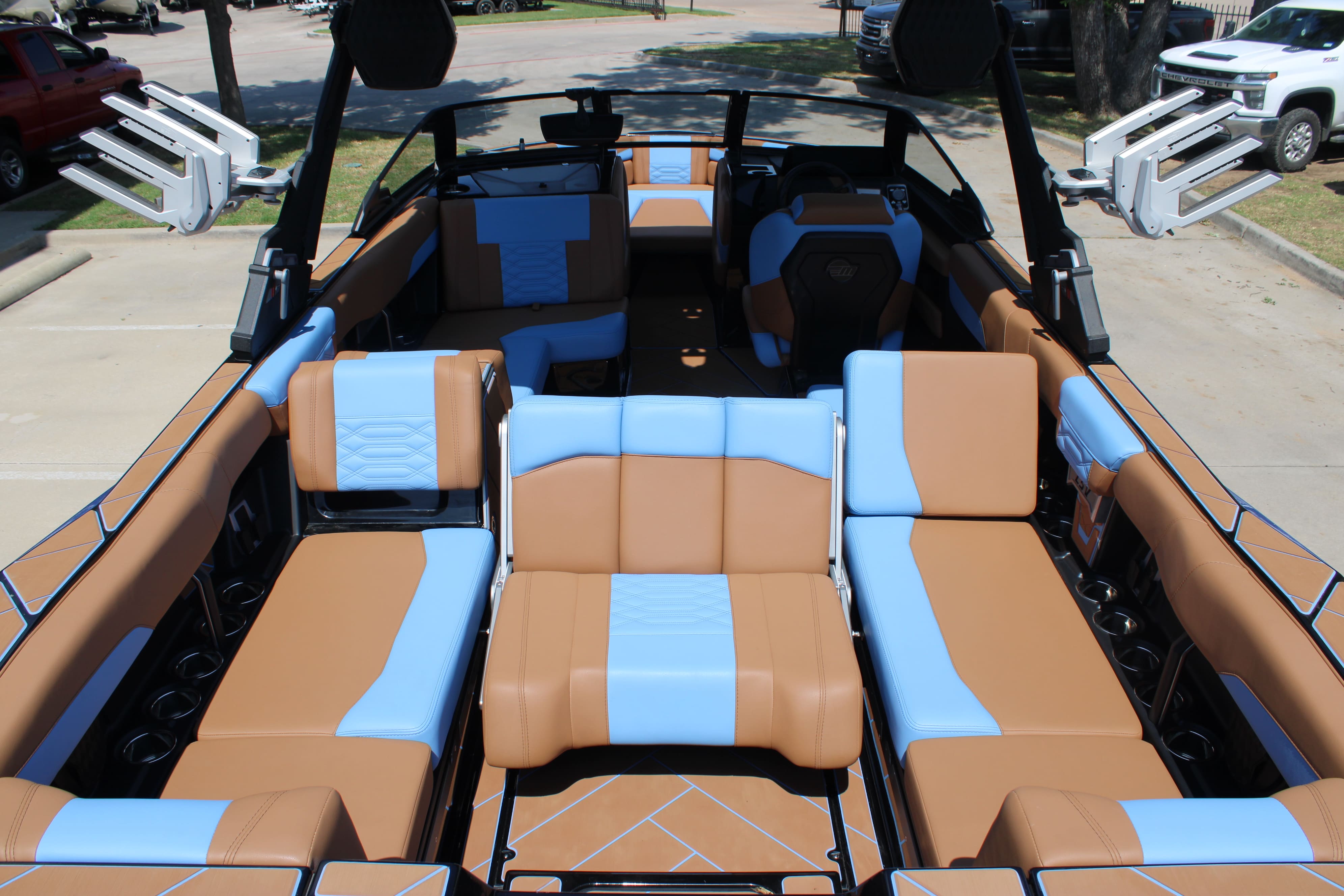 2025 Malibu 26 LSV