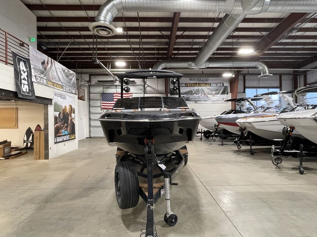 2021 Malibu Boats M220