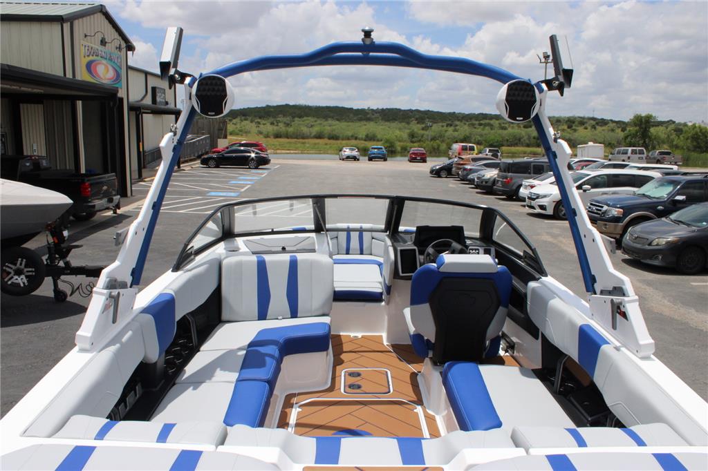 2023 Malibu 22 LSV