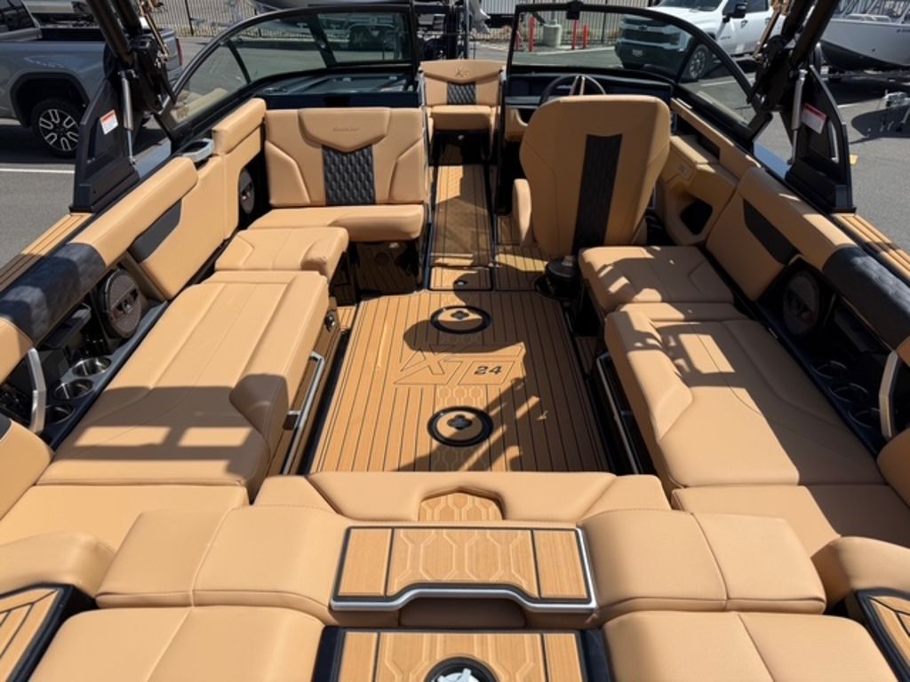 2025 MasterCraft XT24