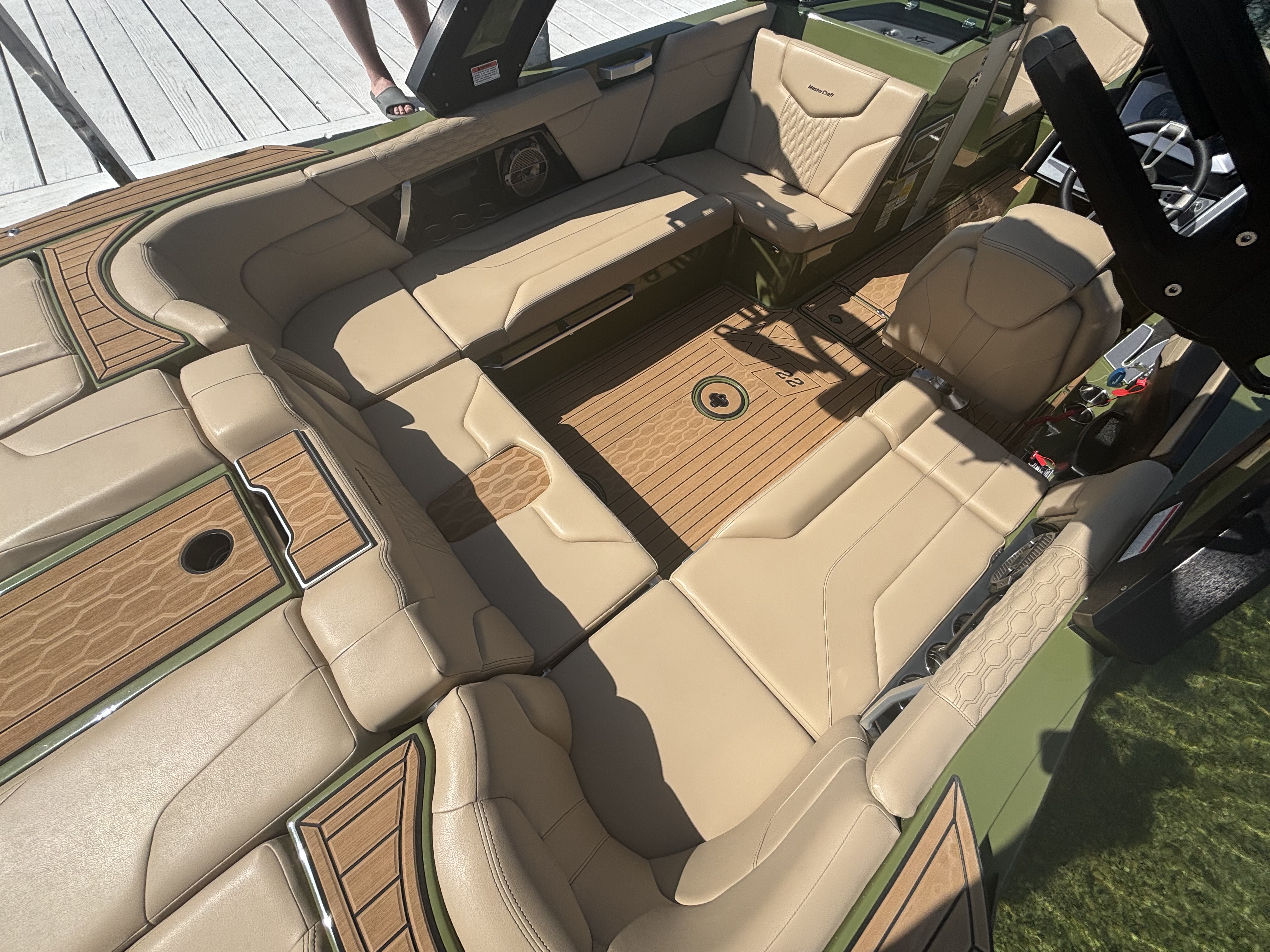 2022 MasterCraft XT22