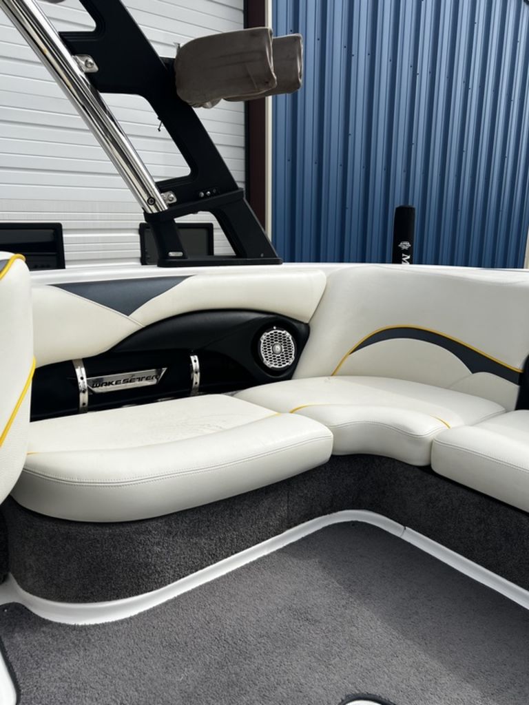 2014 Malibu Boats Wakesetter 21 VLX