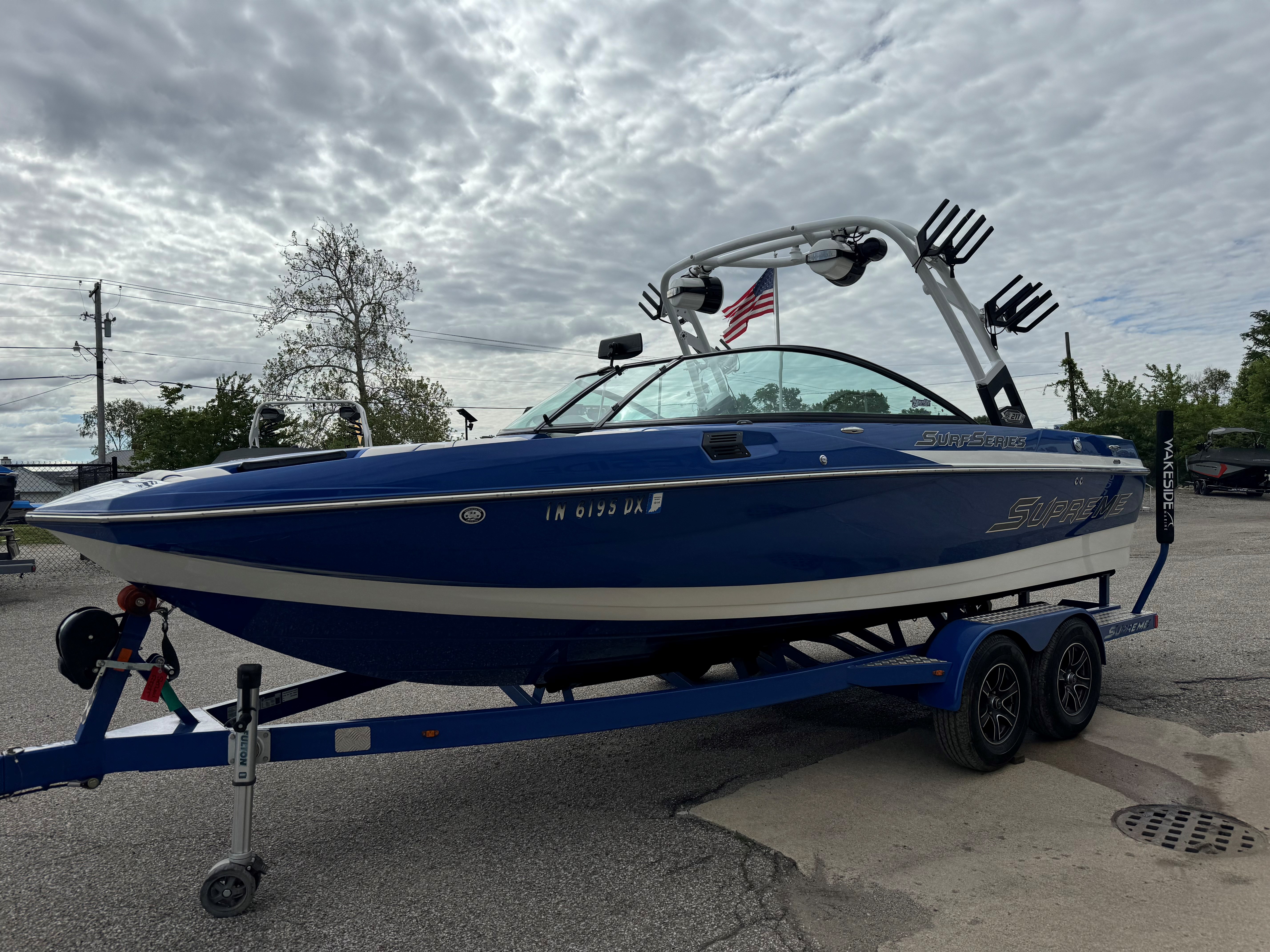 2016 SUPREME S211 