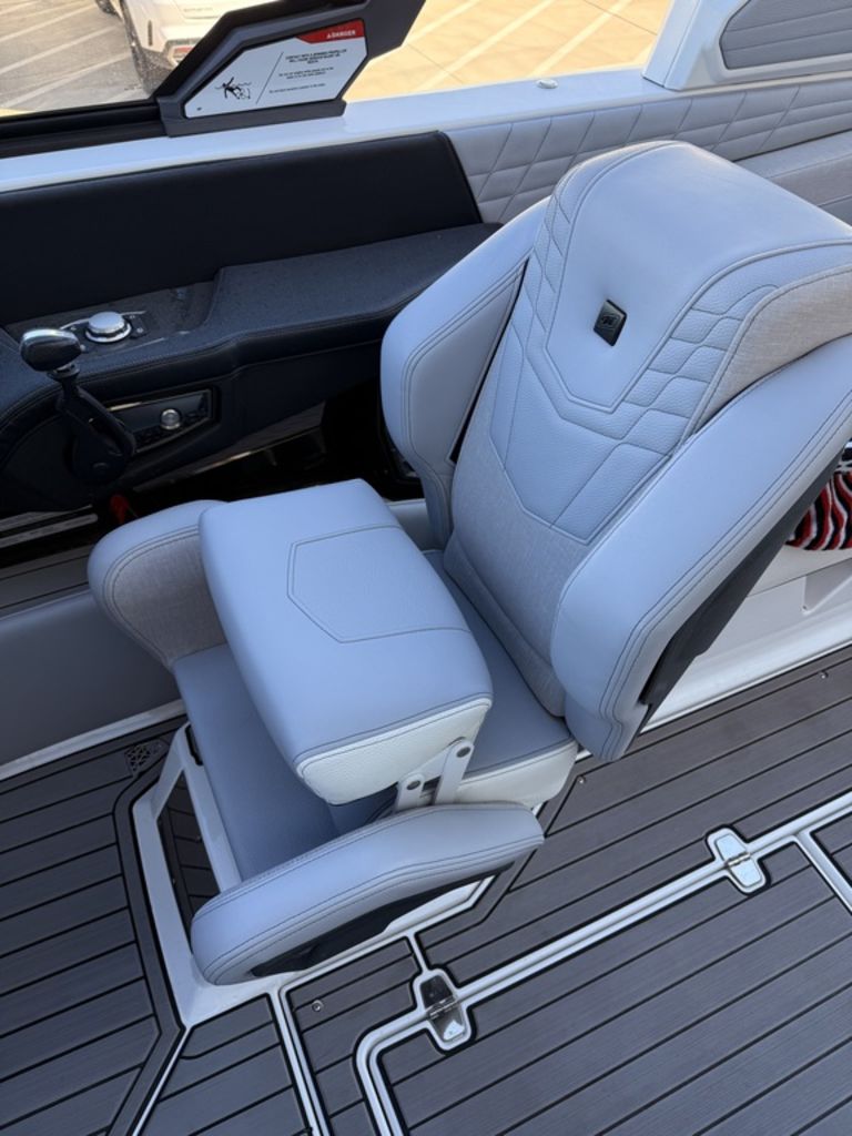 2023 Nautique G23